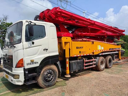 En 2012, le châssis de Sany HINO est de 46 mètres, une pompe à béton 5 cylindres et 5 mâts.