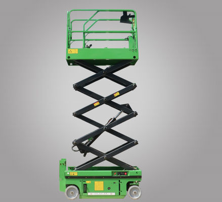 Mode de conduite 4*2 Plateforme de travail aérienne de type ciseaux liquides pour une charge de 2260 kg dans les machines de construction